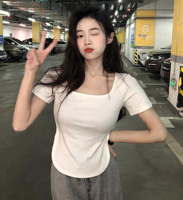 2023 Νέο Καλοκαιρινό Στυλ Στυλ Καθαρής Λαγνείας Μεγάλο Τοπ με U-λαιμόκοψη Hot Girl Αδυνατιστικό Στενό Ακανόνιστο Κοντομάνικο T-shirt Γυναικείο Ins