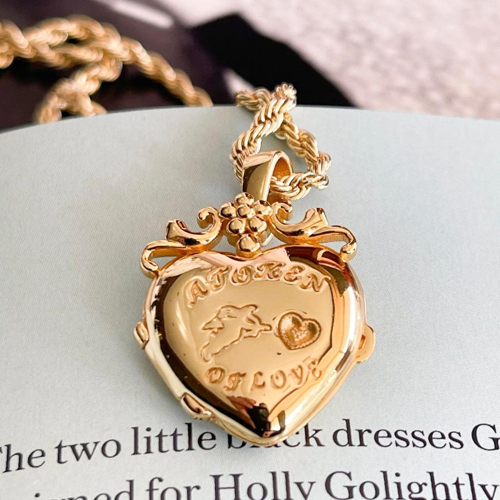 Love Flower Album Pendant Square Opening And Closing Necklace Niche Design Opening And Closing Love Pendant Collarbone Chain