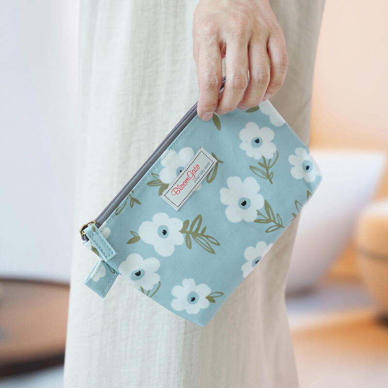 Debbie Simple Pouch (Blue)-S