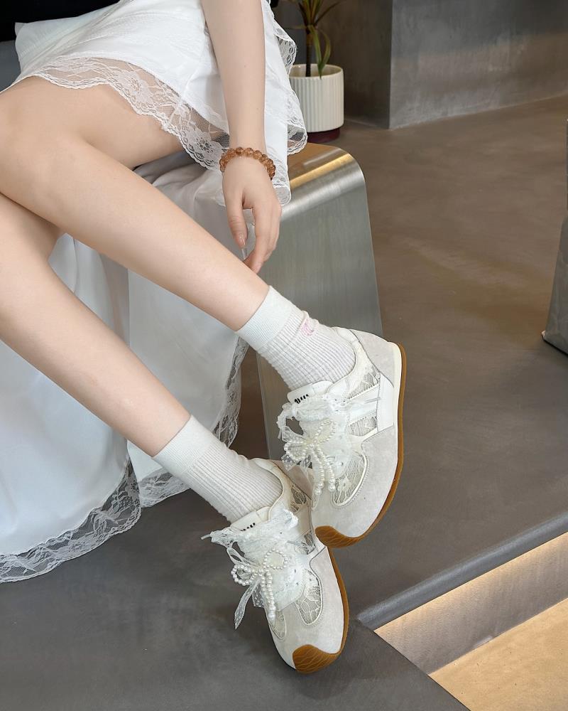 

Lace breathable sports casual fashion low heel lightweight women s shoes 2025 spring and summer new versatile Internet celebrity board shoes 35