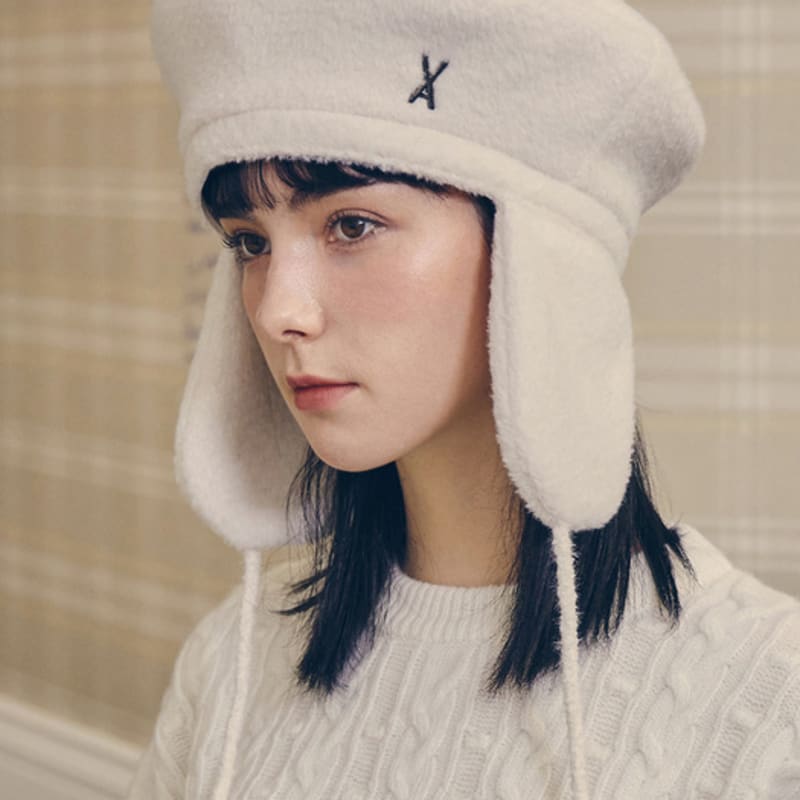 

VARZAR VA Берет из шерсти с заклепками цвета слоновой кости FREE