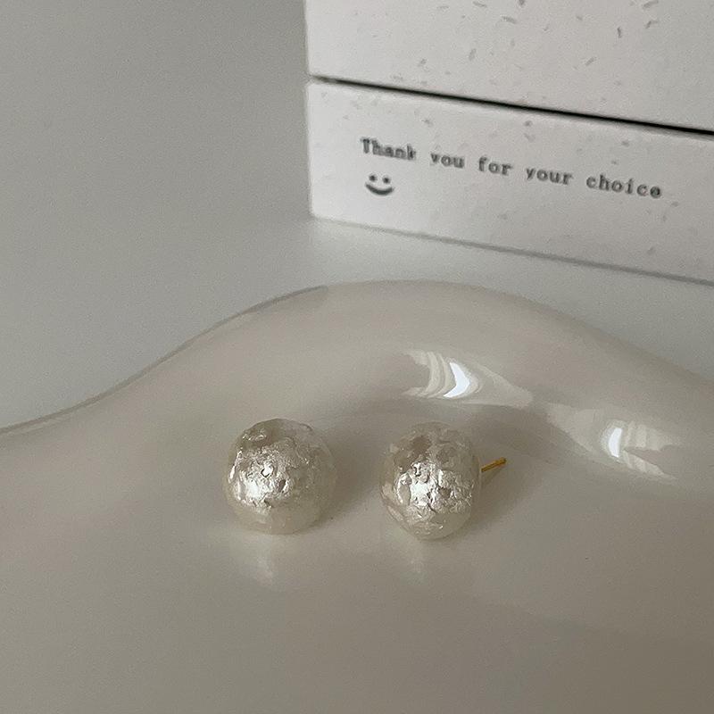 

Легкі розкішні висококласні сережки-гвоздики з бавовною та перлами Жіночі французькі сережки в стилі ретро, ​​елегантність, індивідуальність, універсальні сережки Сережки