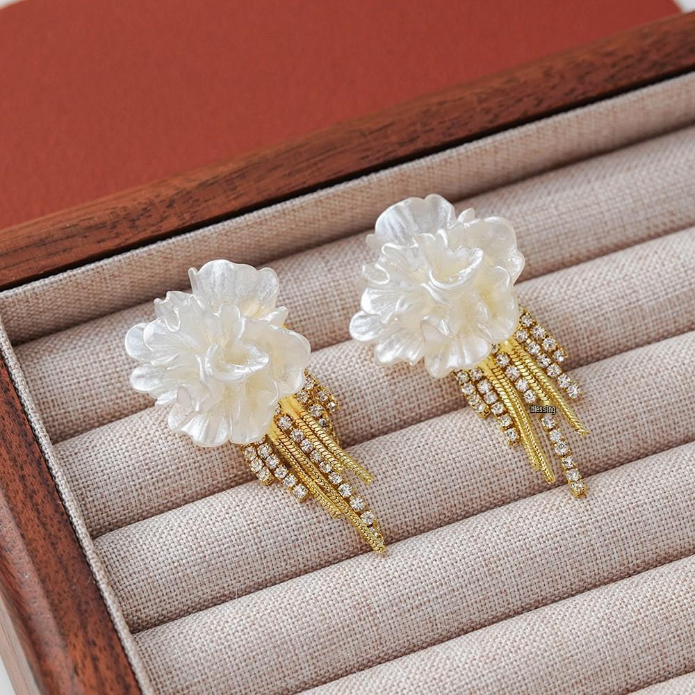 Tassel Stud Earrings: Elegant, Versatile Women's Accessories with a Luxurious Design and High-End Feel.
