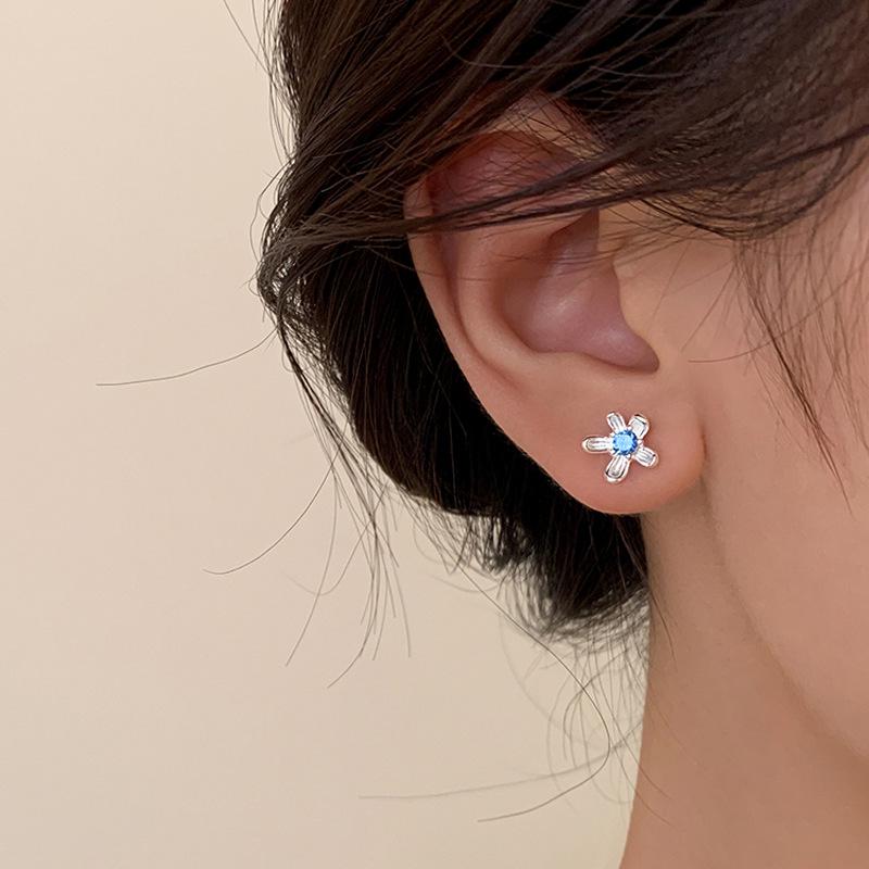 Versatile Blue Diamond Flower Stud Earrings for Women - Fresh, Trendy, Light Luxury