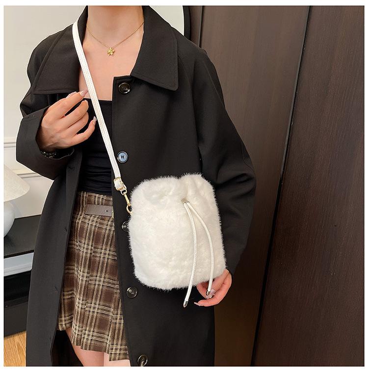 Damen 2025 Flauschige Fell Bucket Bag – Herbst/Winter Schulter Crossbody