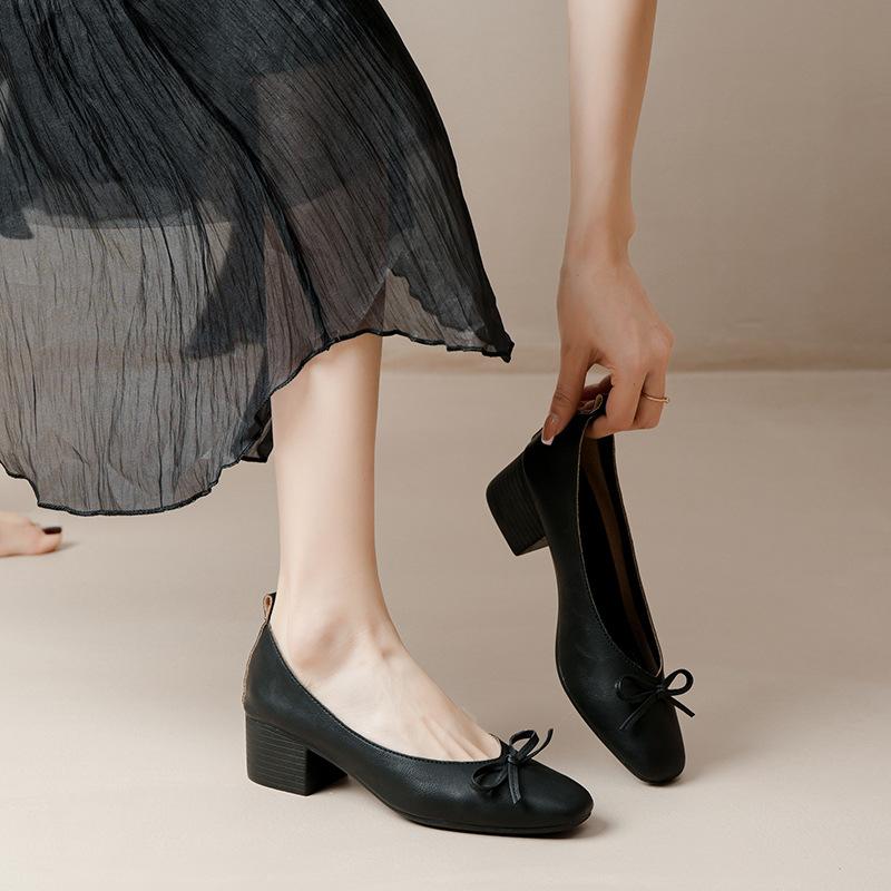 Leather V-mouth single shoes women's thick heel square head soft leather soft sole not tired feet bow retro commuter light mouth small leather shoes