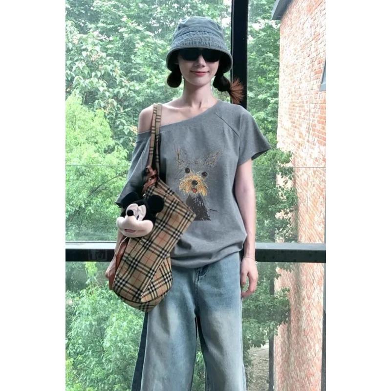 Casual Simple and Trendy Slanted Shoulder T-shirt for Women in Summer Relaxed Retro Hottie Commuting Temperament Top S
