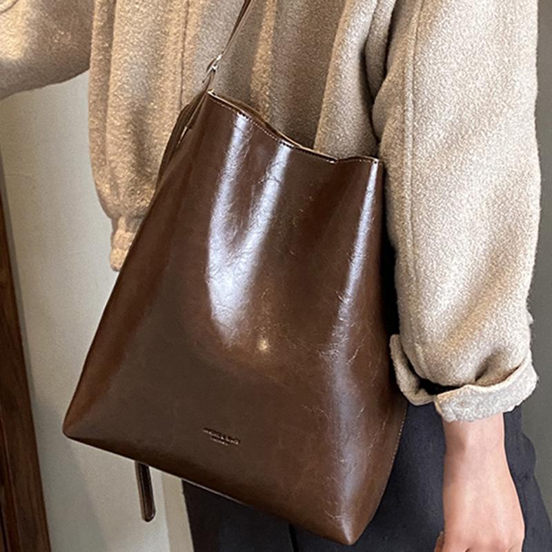 Large Capacity Bag Women's Winter New Solid Color One-shoulder Crossbody Bag Casual Commuter Bag Bucket Bag
