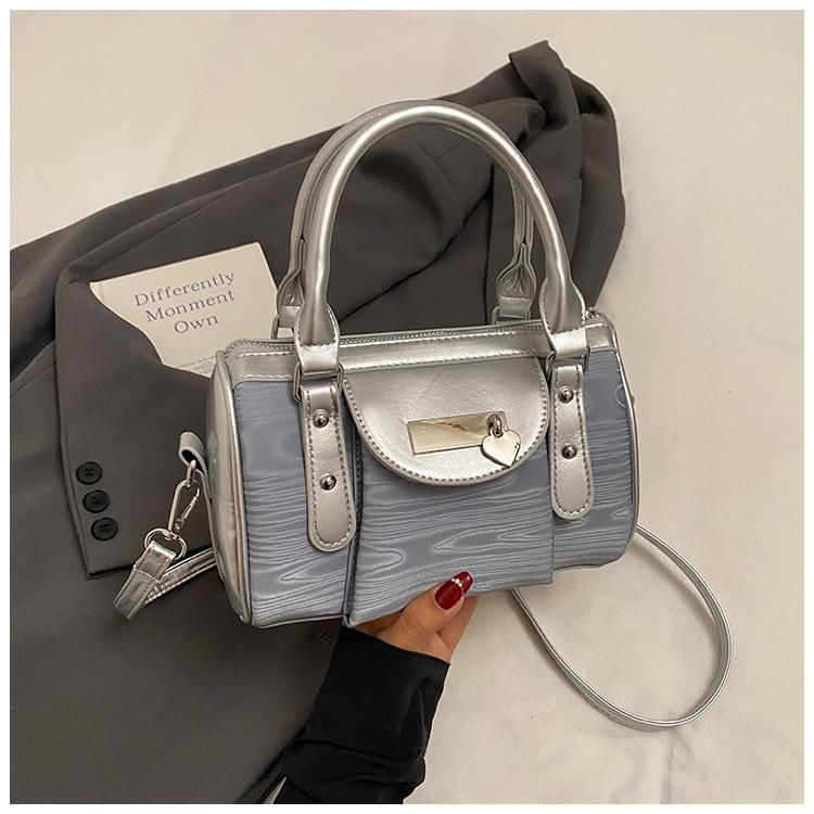 

High sense Boston bag women s fashion niche design 2025 new spring and summer messenger bag portable bowling bag серебряный