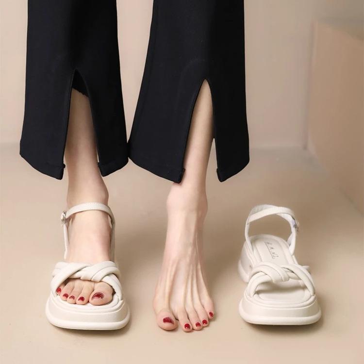 Popular thick-soled Roman sandals women's summer outer wear fairy style 2025 new French high-end thick-heeled beach shoes
