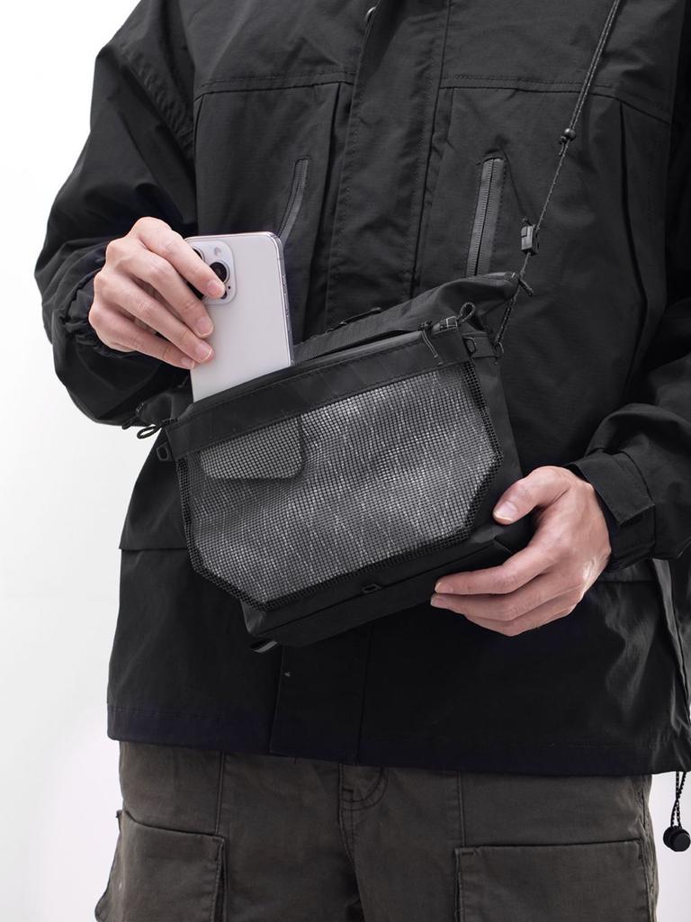 Outdoor leisure waterproof small messenger bag men's lightweight travel camping cycling messenger bag new shoulder bag