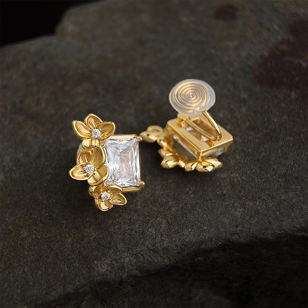 Blinking Original 18K Gold Geometric Zircon Flower Stud Earrings – Elegant Floral Cluster Design for Women.