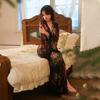 Elegantes Retro-Blumen-Netz-Bademantel mit Federbesatz - Durchsichtiges Loungewear-Design