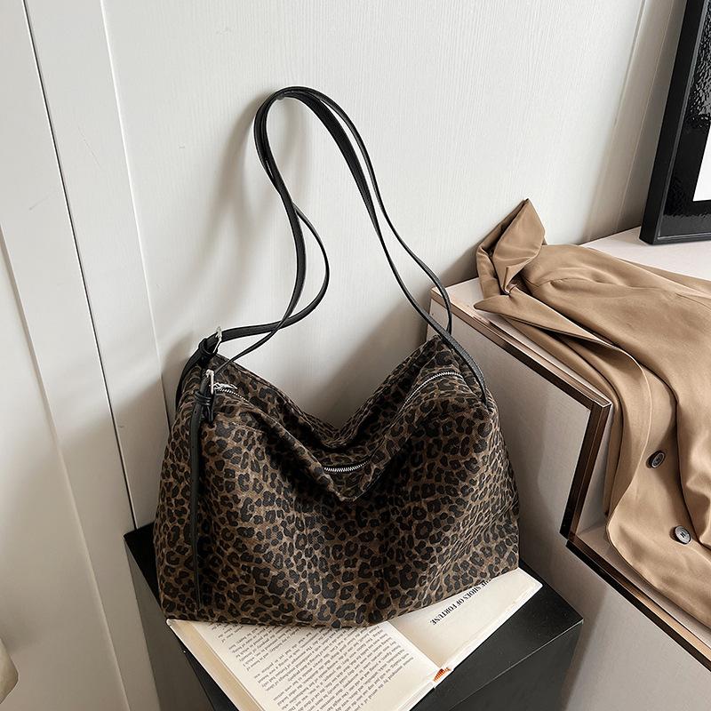 

Сумка-тоут из натуральной замши большой вместимости женская сумка-тоут Boston сумка через плечо для поездок на работу сумка через подмышку цветной печати леопарда