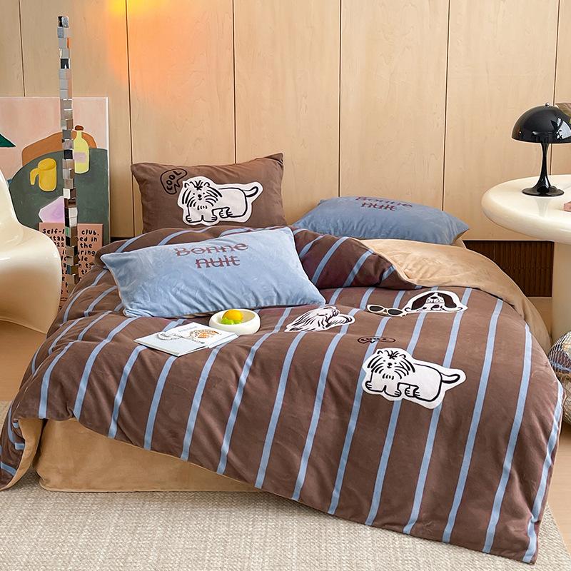 Thickened Milk Fleece Girl Heart Mengmeng Kitten Bed Four-Piece Set Coral Fleece 1.5 Meters