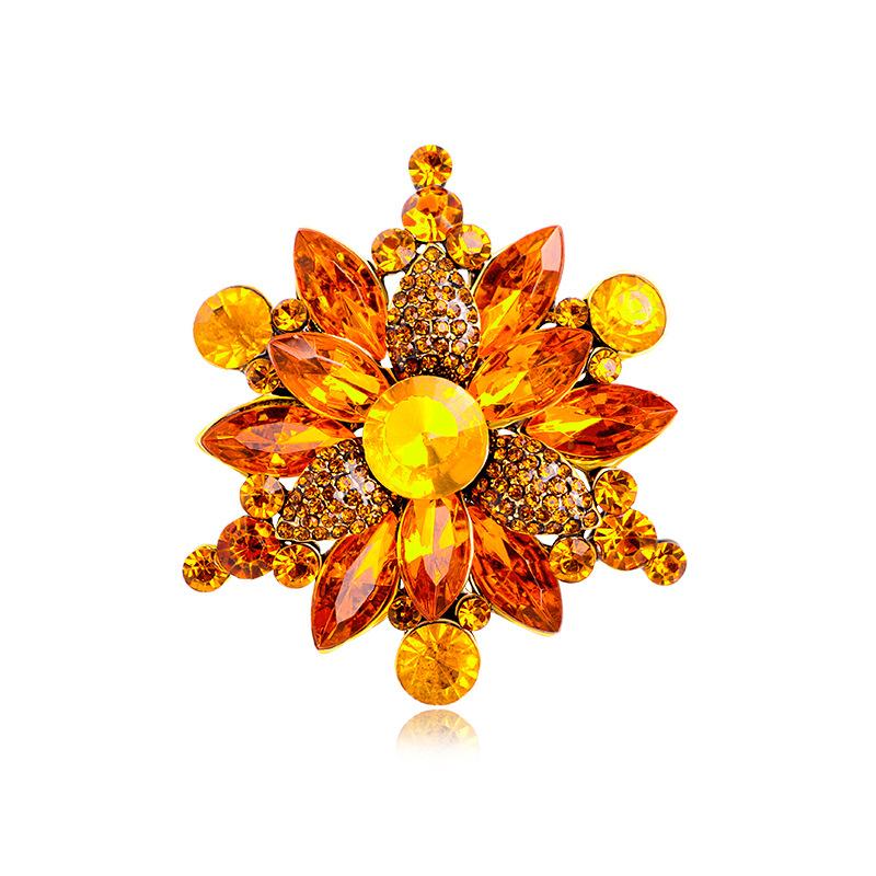Crystal glass brooch, alloy rhinestone chest flower, clothing accessories, brooch, European and American fashion temperament
