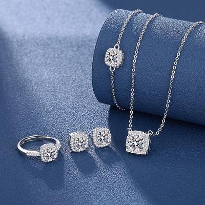 Conjunto de Collar y Pendientes de Plata de Ley PT950 con Corte Cuadrado Ocho Corazones y Flechas con Diamante Sintético de Alto Carbono y Anillo Abierto