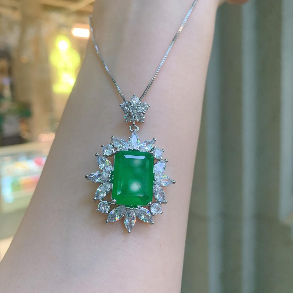 Jewelry Simulation Emerald Colored Treasure Pendant Retro Micro-Inlaid Zircon Women'S Necklace Pendant