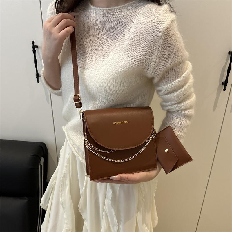 Casual simple new solid color chain fashionable large capacity temperament fashionable commuter messenger shoulder bag women