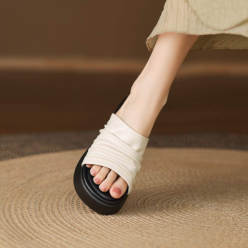Krazing Pot Cow Skin Summer Size 40 Outside Slippers Thick Bottom Flat Platform Pleated Decoration Women Flip Flops Sandals
