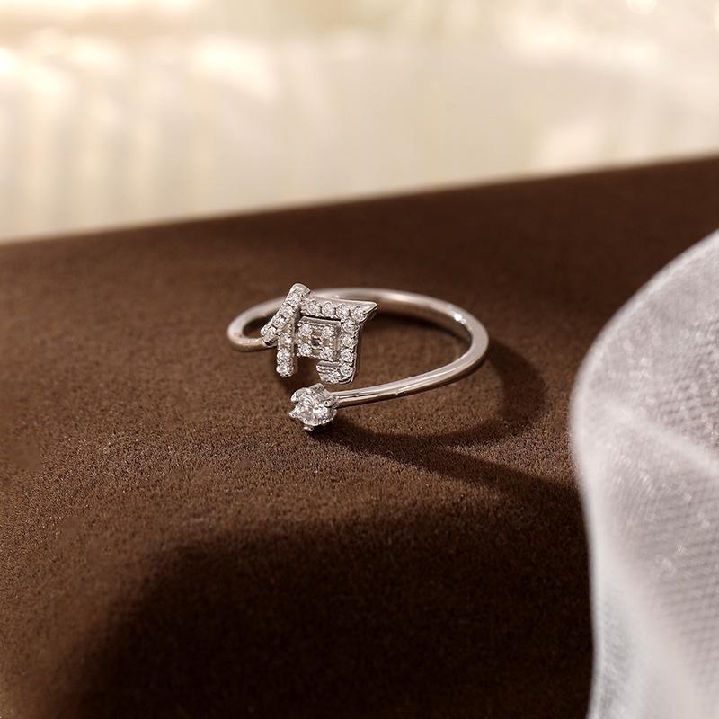 Bague de luxe pour femme Banyan Tree en argent avec nom de famille - Design personnalisé haut de gamme pour l'index