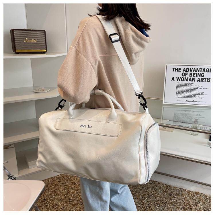 Unisexowa Torba Sportowa Duffle ze Skóry PU na Biznes, Jogę lub Pływanie - Duża Pojemność, Styl do Ręki/na Ramię