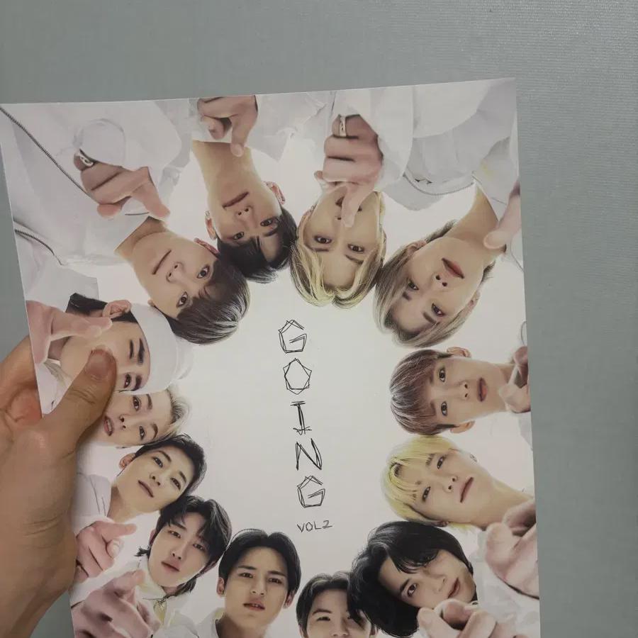 Seventeen Going Magazine Vol.2