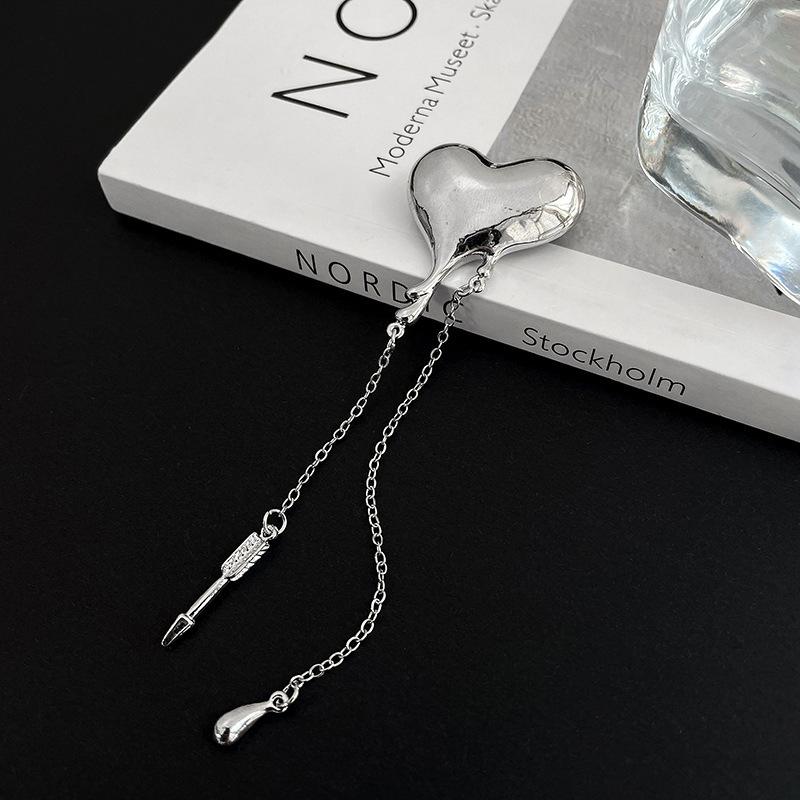 Fashion Metal Heart Tassels Chain Brooch for Women Punk Brooch Suit Jewelry Accessories Badge Best Friend Gift Brooch