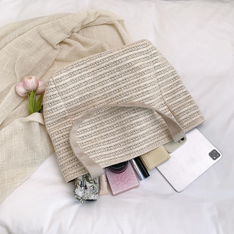 Large Capacity Straw Bag Women's Seaside Vacation Tote Bag for Commuting Shoulder Tote Bag