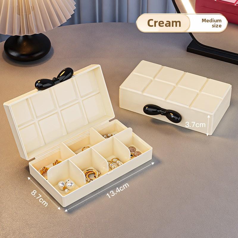 Small Portable Travel Jewelry Box, Exquisite New Model for Storing Earrings, Necklaces, Rings, and Other Accessories with Compartments