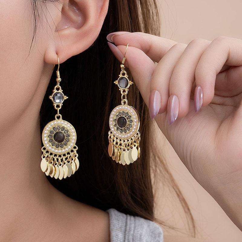 Bohemian Ethnic Style Sequins, Fringed Earrings, High-End Female Travel Photography, Atmosphere, Ear Hooks, Vacation Wind Ear Jewelry