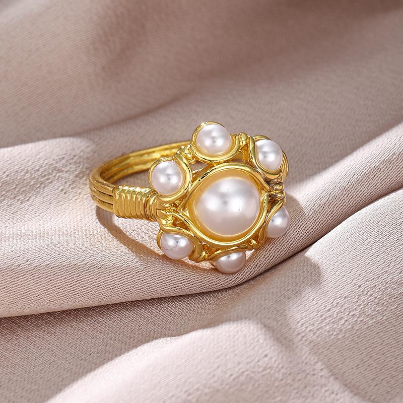 Elegant Luxury Women's Engagement Ring Adorned Flower Like Imitation Pearls Wedding Anniversary Valentine's Day Jewelry Gift