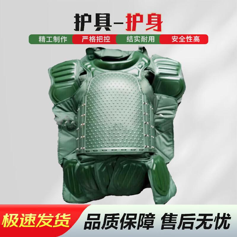 Защитный костюм для боевой подготовки