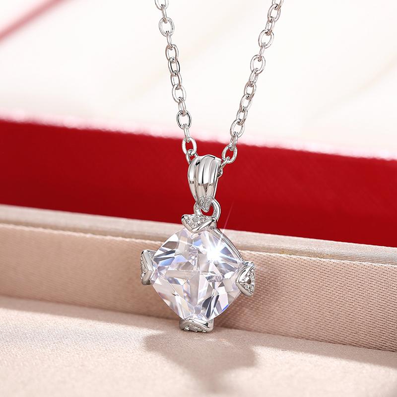 Huitan Brilliant Cubic Zircon Pendant Necklace for Women Minimalist Style Luxury Jewelry for Wedding Simple Stylish Accessories