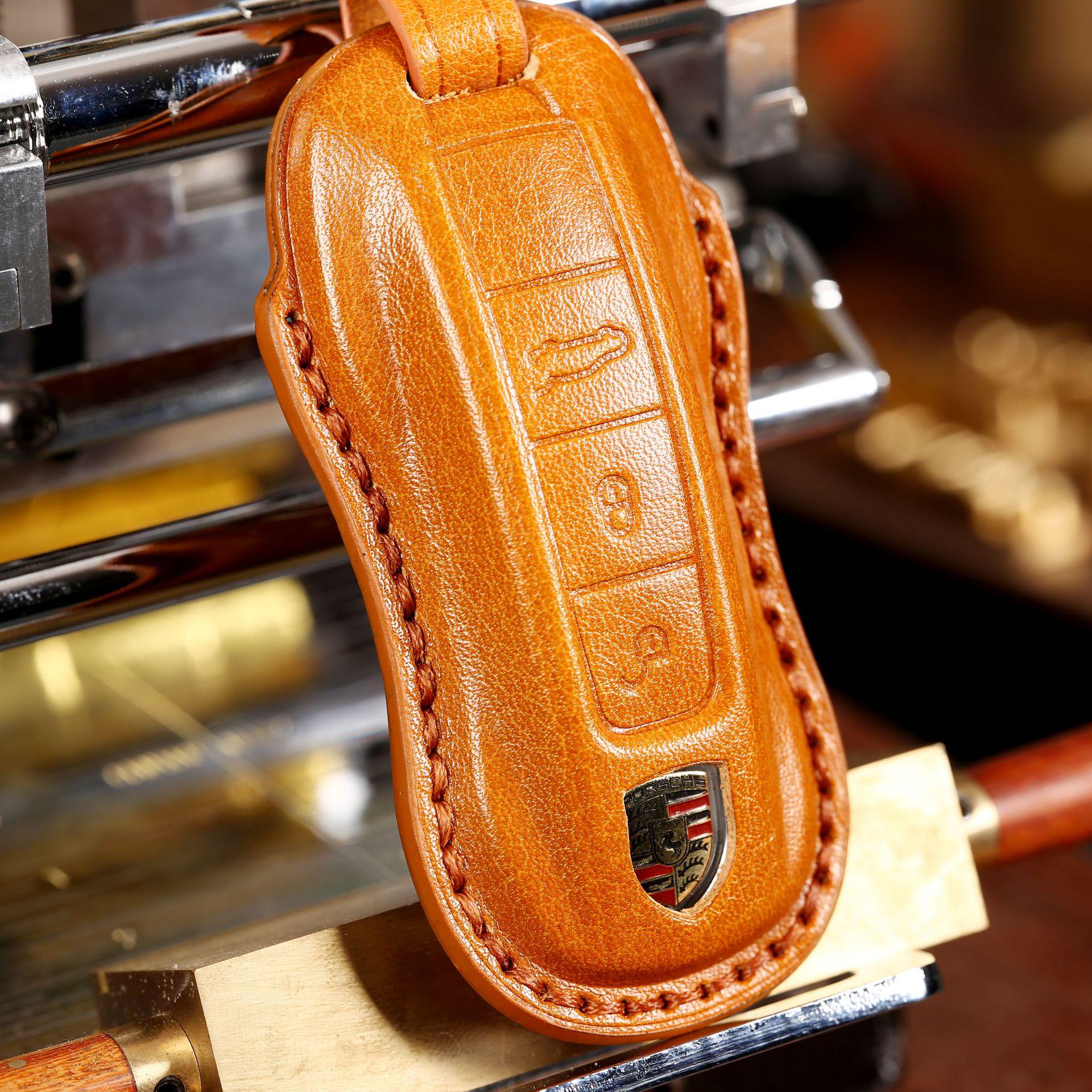 

Car Key Cover for Porsche Cayenne, 718, Panamera, and 911 красный