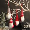 Gestrickter Weihnachtsgnom-Anhänger aus Wolle - Kleine gesichtslose Puppe zur Baumdekoration