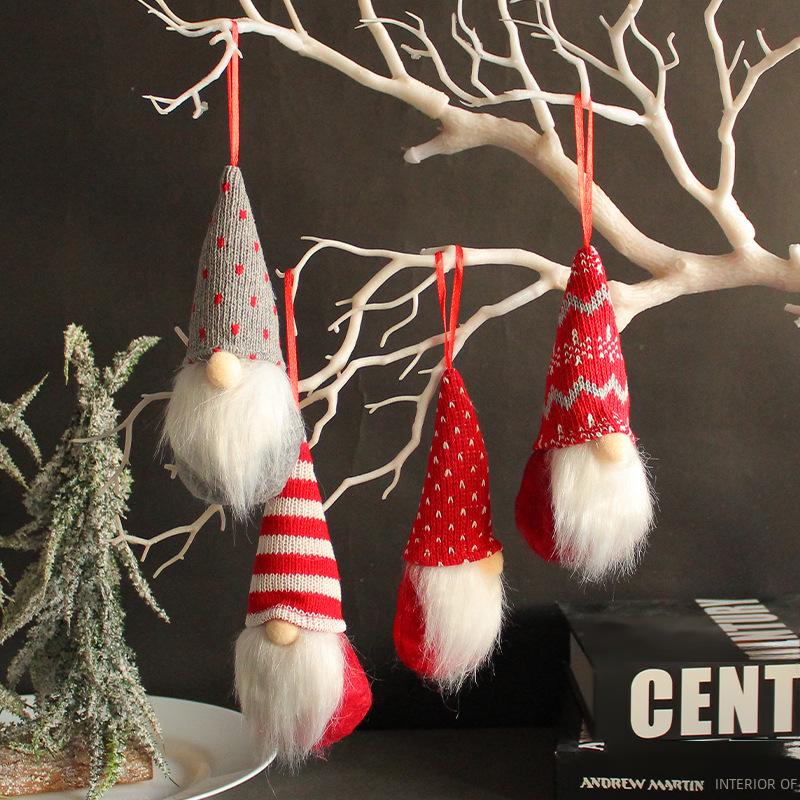 Gestrickter Weihnachtsgnom-Anhänger aus Wolle - Kleine gesichtslose Puppe zur Baumdekoration
