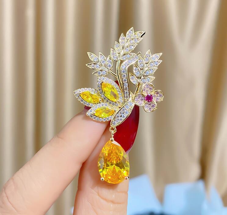 Fashion Green Yellow Leaves Flower Bouquet Wheat Ear Brooch for Women Creative Rhinestone Pin Suit Clothing Jewelry Accessories