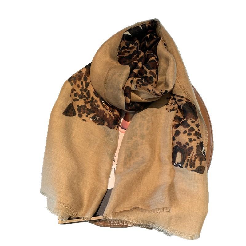 American Retro Leopard Shawl Women'S Spring And Autumn Old Money Style Light Luxury Fashion Temperament Scarf High-End Leopard Print Silk Scarf