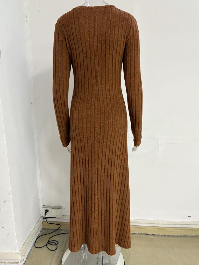 Independent Style European & American Solid Color Ribbed V-Neck Single-Breasted Long Dress for Women - Autumn/Winter Collection