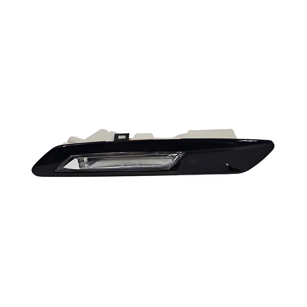 Leaf panel turn signal/lamp is applicable to BMW 5 Series F10/F11/F18 models from 2011 to 2013.