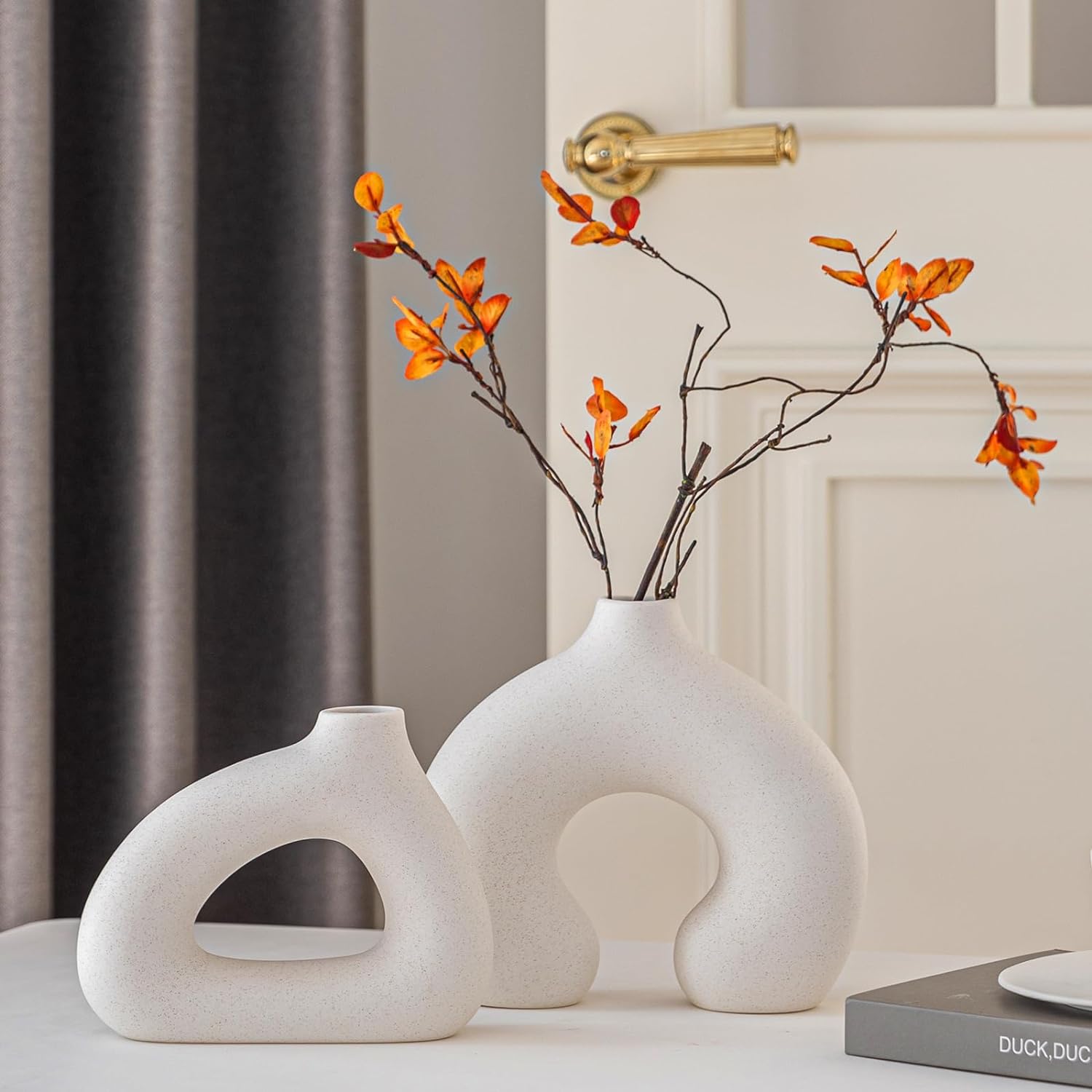 

Набор из 2 белых керамических ваз для домашнего декора, круглые матовые вазы-пончики для пампасной травы, цветочные вазы в скандинавском стиле для гостиной, стола, офиса, спальни