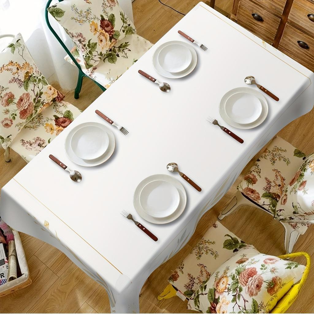 The elegant white tablecloth with gold leaf pattern is perfectly suitable for restaurant decoration.zyc