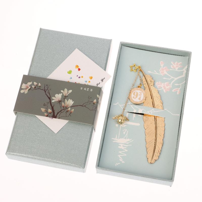 

Винтажная металлическая закладка в виде пера с золотыми крыльями и сферическим шармом для любителей книг, подарки для чтения