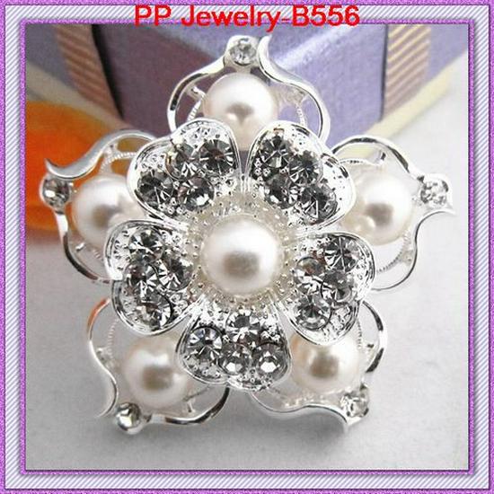 Elegant Silver-Plated Ladies Flower Brooch with Pearl Inlaid Shiny Rhinestones Unisex