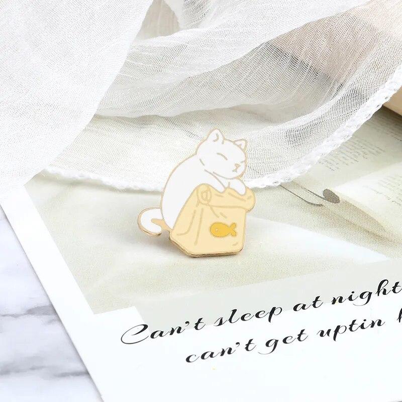 Cute Cats Enamel Pins Fish Bag Brooch Cartoon Animal Badges Lapel Pin Jewelry Gift for Kids Best Friends Claw Fish Bone Badge Women Accessory Brooch