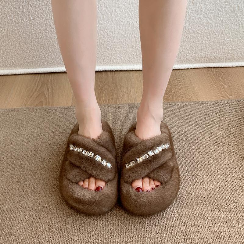 2025 Herbst neue Perlen Strass Hausschuhe tragen warme flauschige Schuhe Damenmode Temperament Baumwollhausschuhe