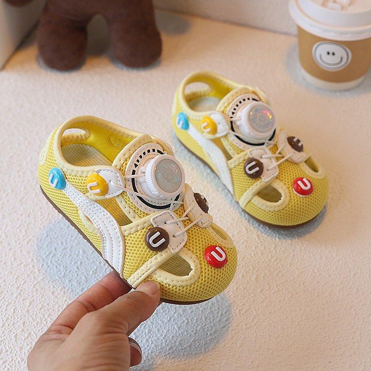 

Baby sandals 2025 summer children s rotating buckle back stream shoes m bean shoes boys and girls mesh Korean version of white shoes tide 32 светло-желтого