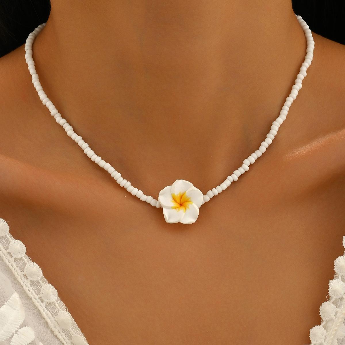

Bohemian Soft Polymer Flower Clavicle Chain Necklace for Women Colorful Sweet Flower Rice Beads Choker Wedding Party Jewelry