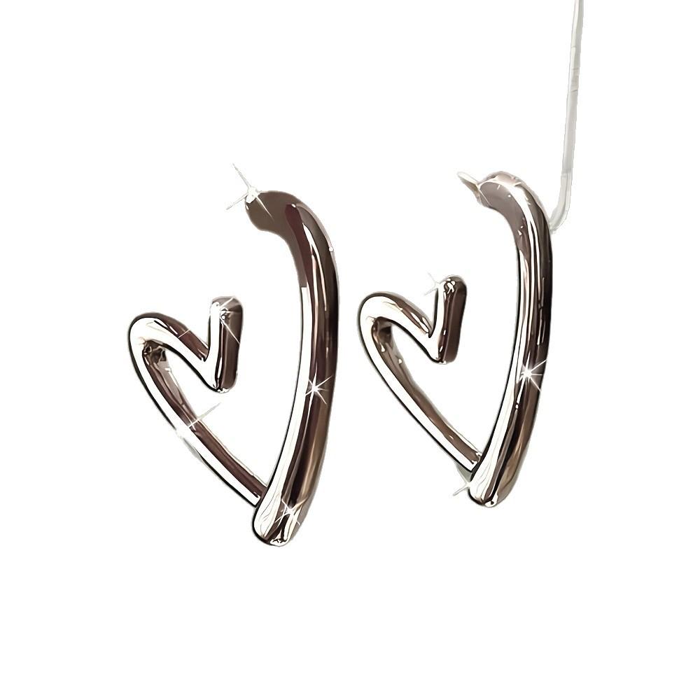 Unique Heart-Shaped Hollow Stud Earrings: Fashionable, Versatile, and Exquisite Design for Women